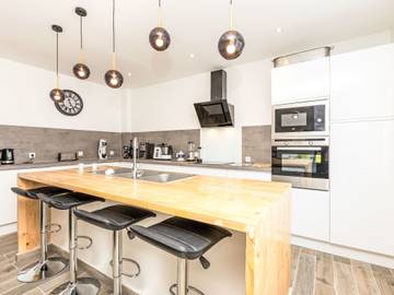 Maison De Vacances pour 10 Personnes dans Saint-Méloir-des-Ondes, Côte d’Émeraude, Photo 1