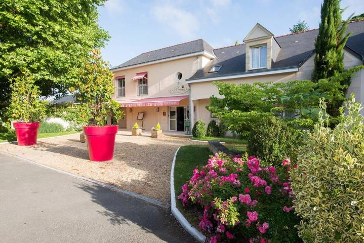 Hôtel pour 3 personnes, avec jardin et terrasse ainsi que jacuzzi et piscine - 1