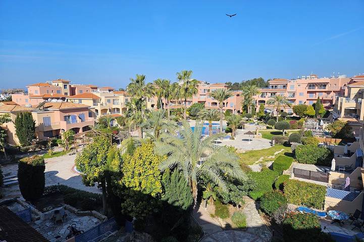 Holiday rental for 4 people, with pool and garden as well as balcony in Kato Paphos