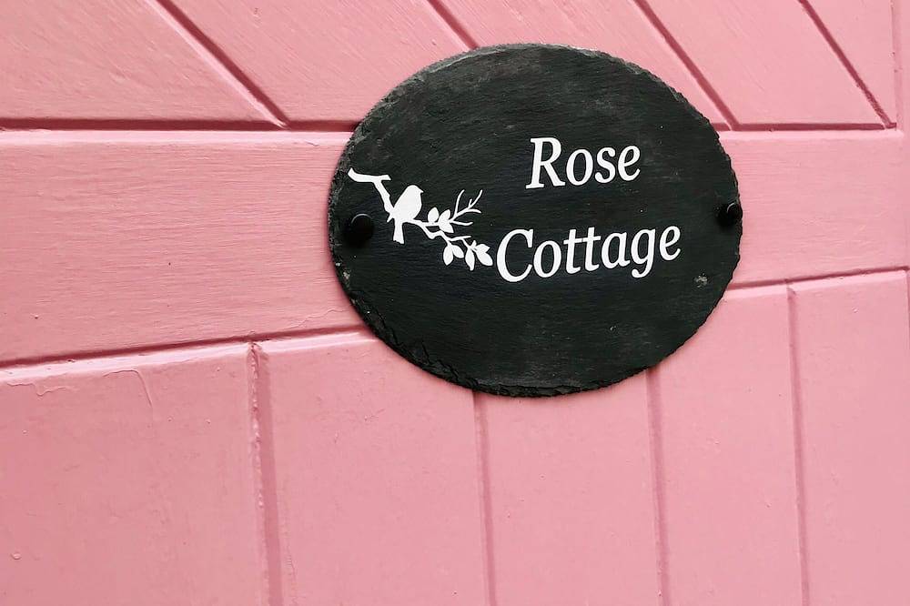 Rose Cottage Beddgelert Set on the Banks of the River Colwyn Snowdonia in Beddgelert, Snowdonia