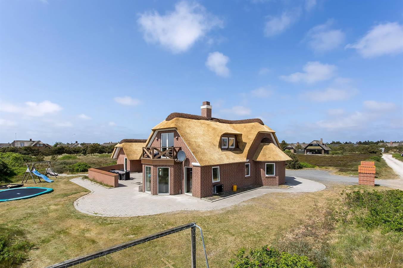 Awesome home in Blåvand w/ Wifi, 5 Bedrooms and Indoor swimming pool in Blåvand, Varde (Danmark)