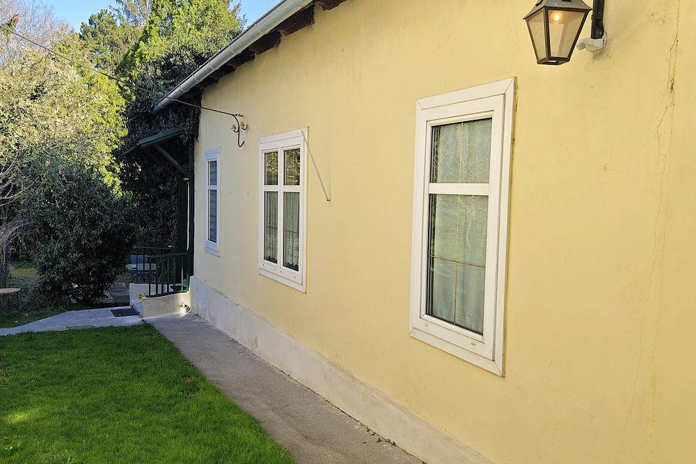 Charmantes Haus mit Terrasse in Großem Garten in Korneuburg