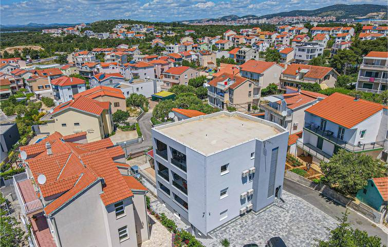 Ferienwohnung für 4 Personen, mit Garten und Terrasse in Sibenik - 3