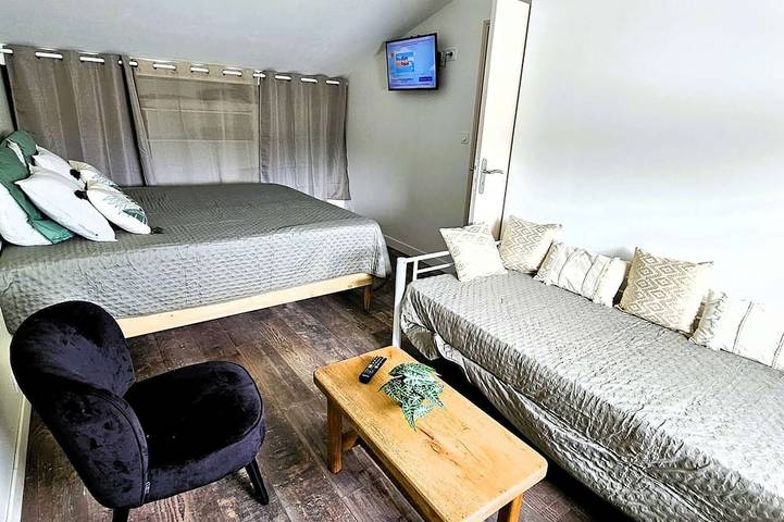 Location de vacances pour 6 personnes, avec piscine ainsi que jardin et terrasse à Sainte-Soulle - 4