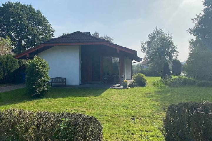 Ferienhaus für 5 Personen, mit Garten in Jade