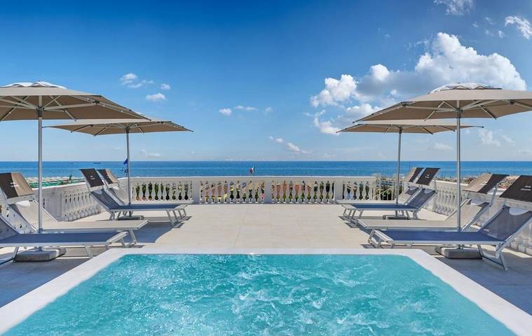 Hotel für 2 Personen, mit Whirlpool und Terrasse sowie Garten in Marina di Pietrasanta - 2