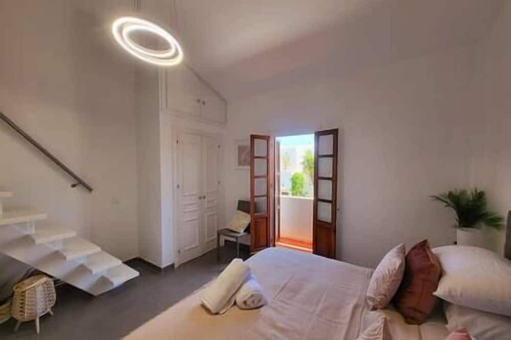 Chic Townhouse by the Sea @ Villacana Playa! in Sun Park (Estepona), Estepona