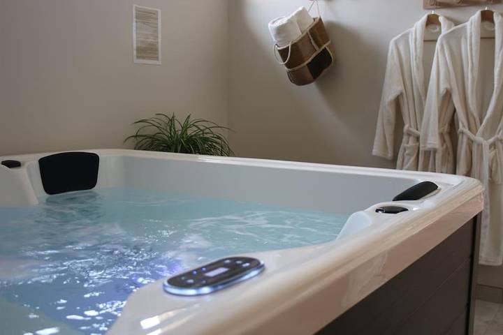 Gîte pour 4 personnes, avec jardin et jacuzzi à Méaulte