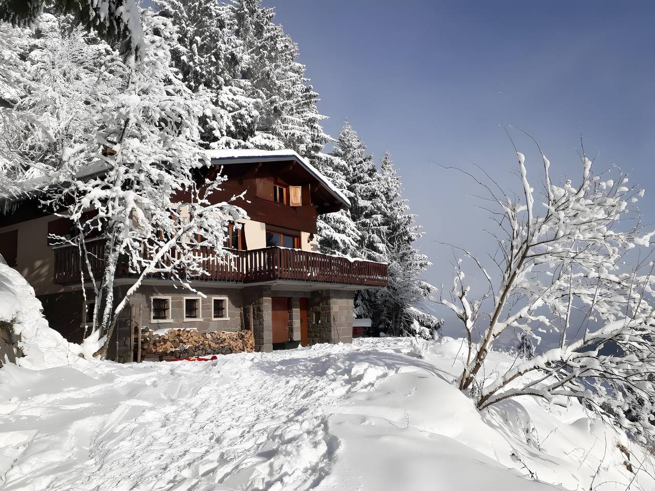 Chalet 'La Rocaille' with Mountain View, Private Terrace and Wi-Fi in Muhlbach-sur-Munster, Parc naturel régional des Ballons des Vosges