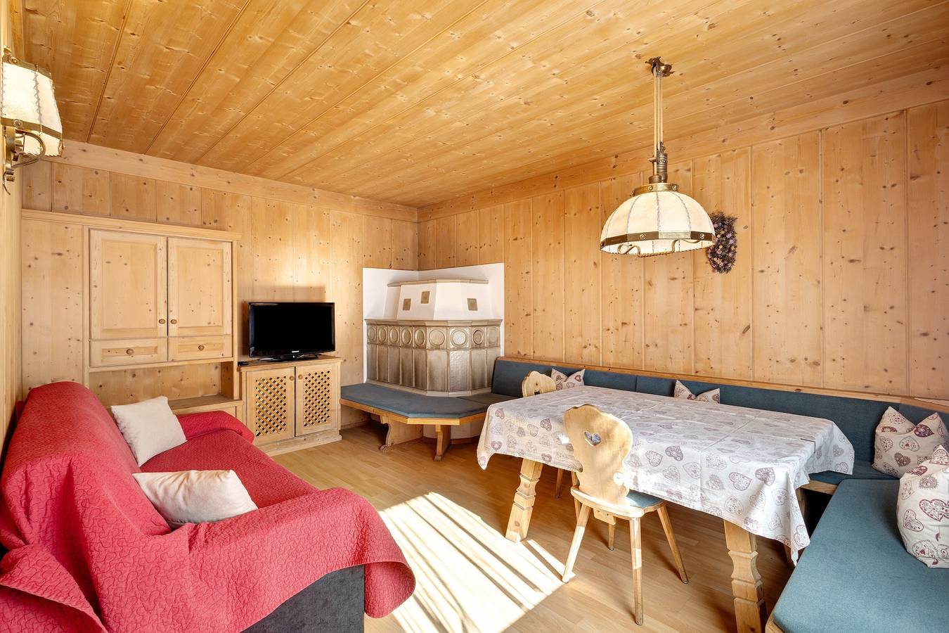 Ganze Wohnung, Apartment 'Appartaments Hatzlhof Nr 1' mit Bergblick, gemeinsamer Terrasse und Wlan in Tschöfs, Sterzing