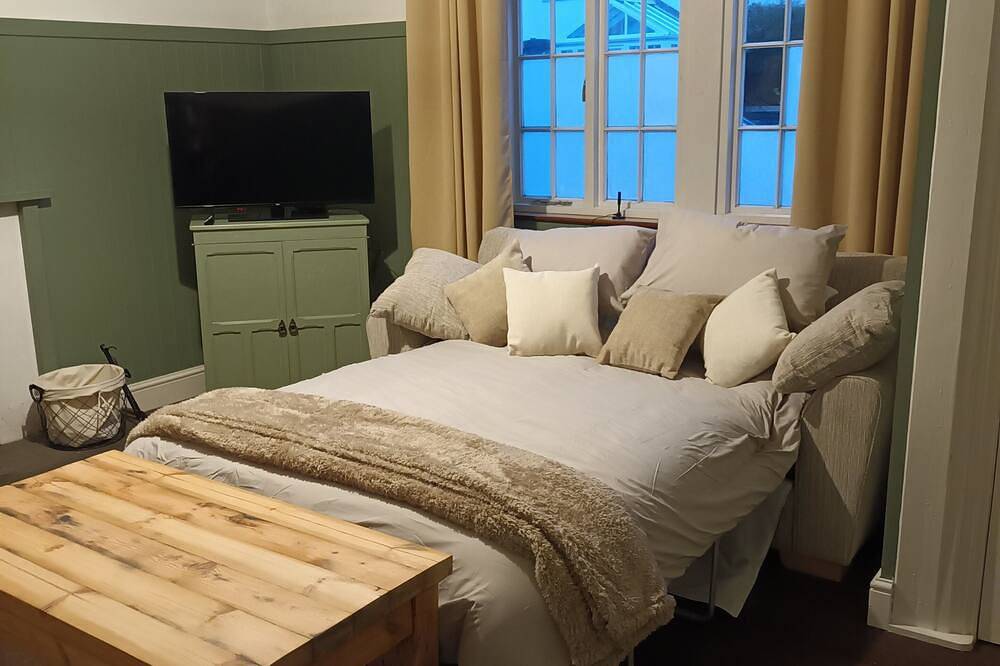 Melbourne Cottage Situated In The Centre Of Pembroke South Wales in Pembroke, Pembrokeshire