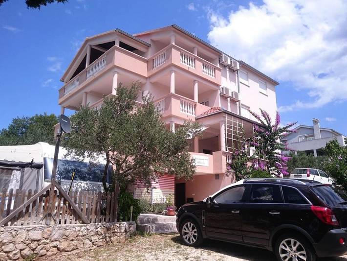 BnB für 4 Personen, mit Ausblick und Garten in Zadar