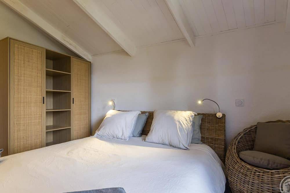 Maison mitoyenne avec balcon en campagne, Wi-Fi, parking, animaux admis in Saint-Laurent-de-Terregatte, Région d'Avranches