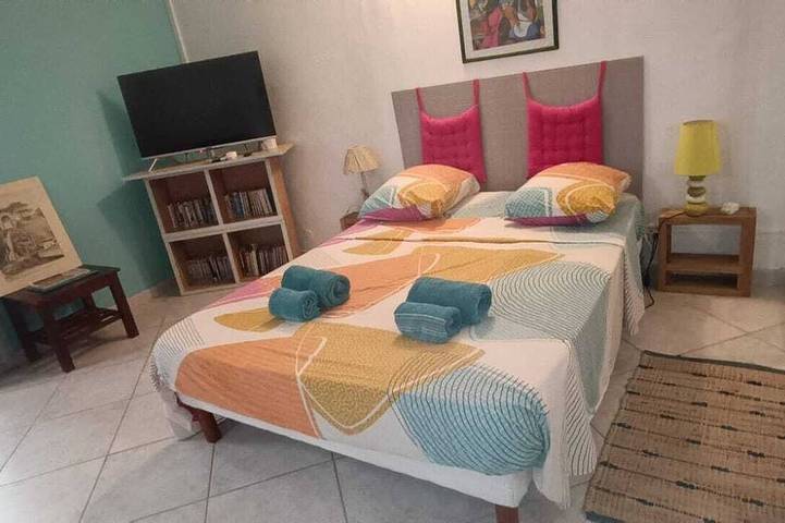 Gîte pour 4 personnes, avec piscine ainsi que terrasse et jacuzzi dans Anse à l'Ane - 2