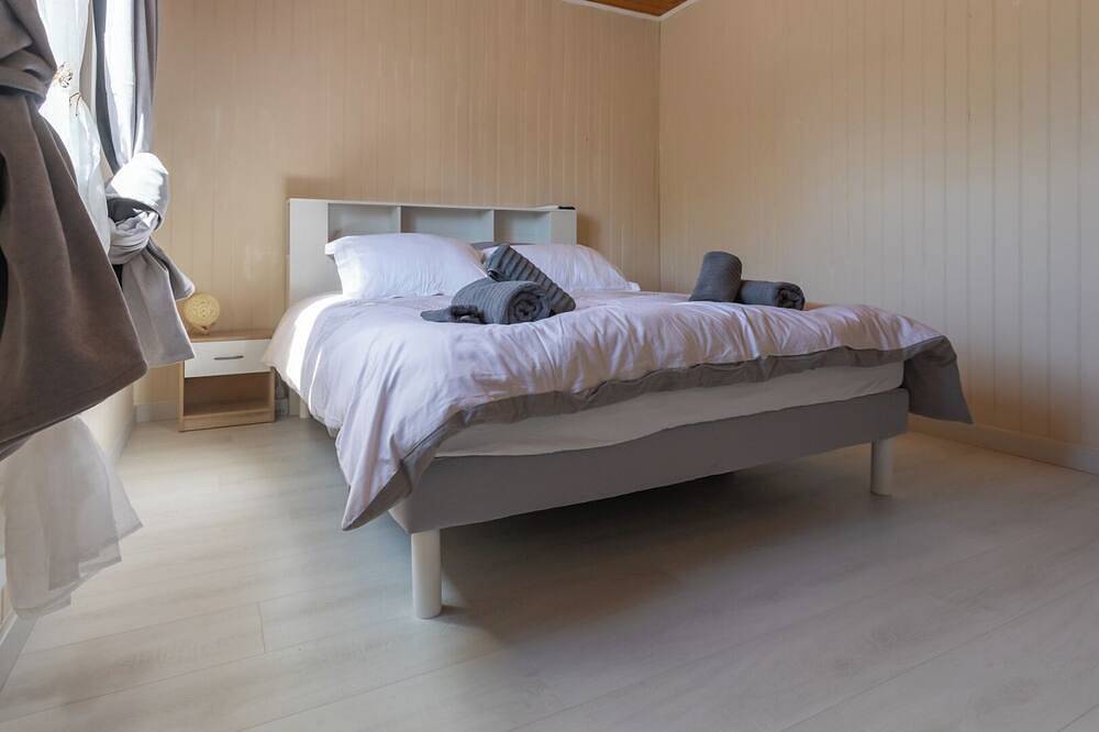 Au petit Bonheur Chambres d'hôtes avec piscine partager. in Hautefage-la-Tour, Quercy