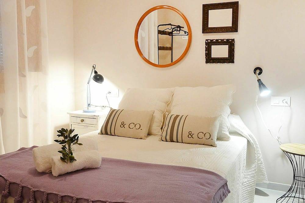 Wonderful private villa for 8 guests with A/C, private pool, Wifi, Tv and patio in Baena, Córdoba Province