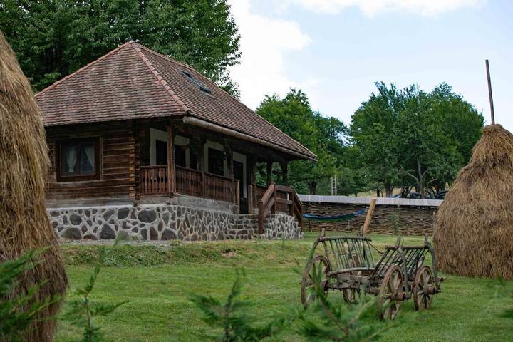 Cottage pour 2 personnes, avec sauna et piscine ainsi que jardin et vue