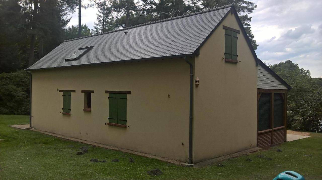 Gite meublé avec étang en lisière de forêt. in Saint-Mars-d'Outillé, Sarthe