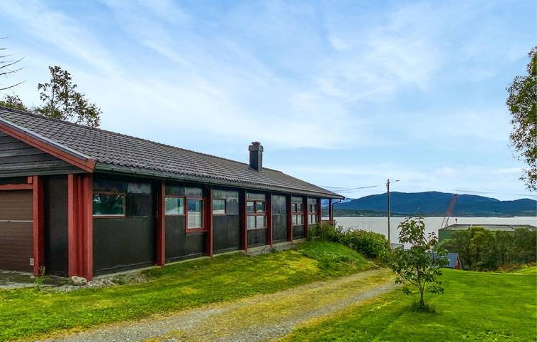 Ferienhaus für 8 Personen, mit Terrasse und Garten in Askvoll