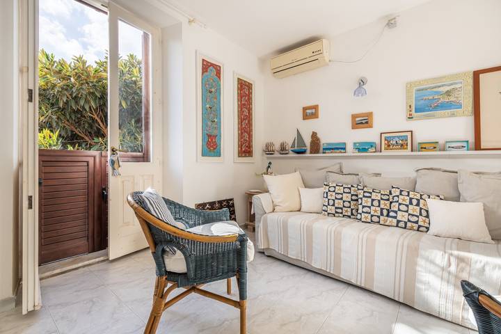 Appartamento intero, Alloggio vacanze 'L'Appartamento nel Corso' con Wi-Fi in Carloforte, Sulcis Iglesiente
