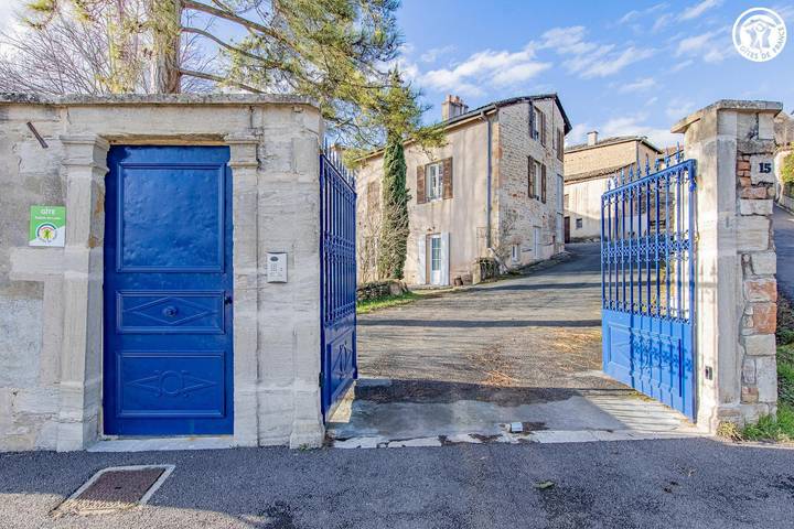 Gîte pour 4 personnes, avec terrasse dans Davayé