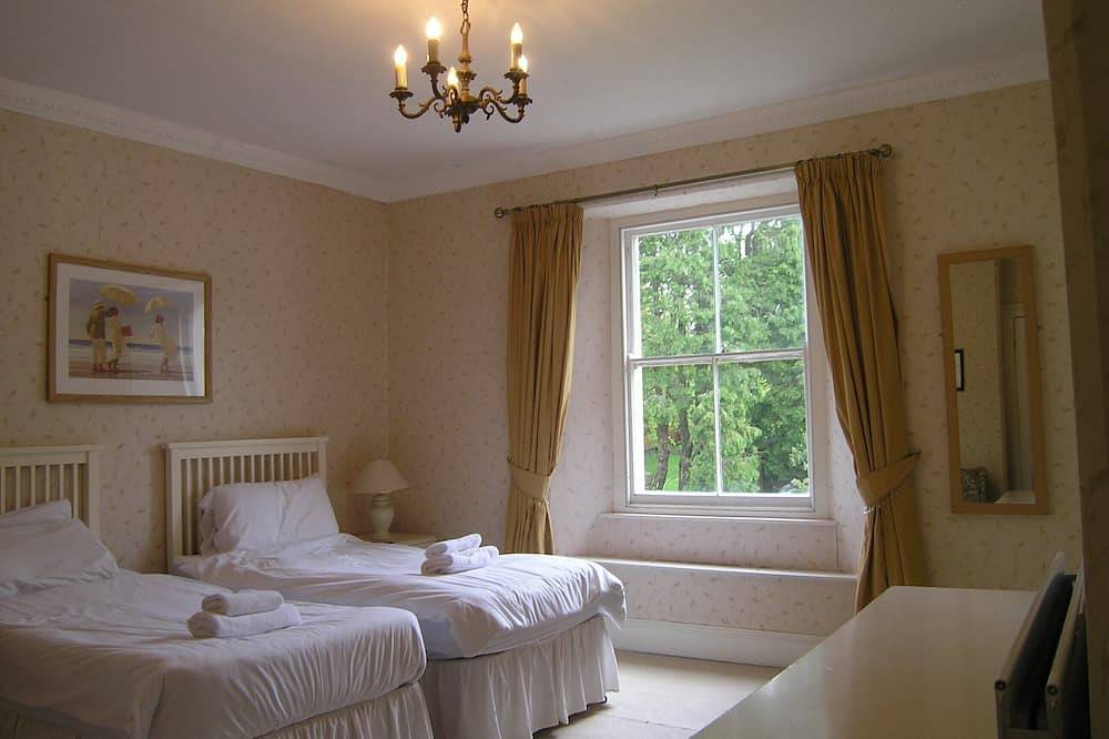 Luxury Grade Ii Listed Georgian Farmhouse Set In Extensive Gardens in Slapton, South Devon