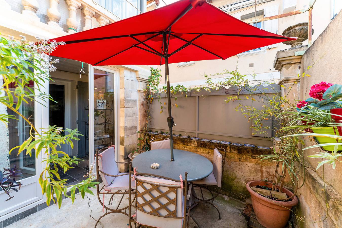 Maison de Vacances 'La Ruche des Abeilles' avec Terrasse Privée, Wi-Fi et Climatisation in Avignon, Vaucluse