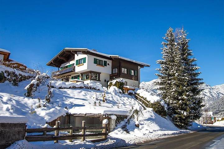 Ferienwohnung für 4 Personen, mit Balkon und Terrasse sowie Garten in Waidring