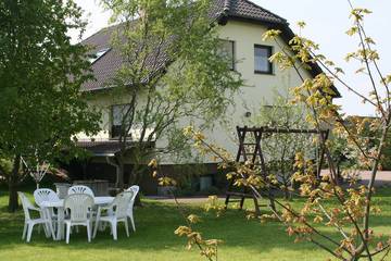 Ferienwohnung für 4 Personen, mit Garten und Balkon in Dreiheide