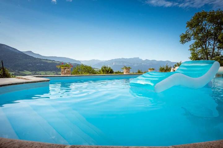 Chambre d’hôte pour 2 personnes, avec Balcon et Terrasse ainsi que Jardin et Piscine