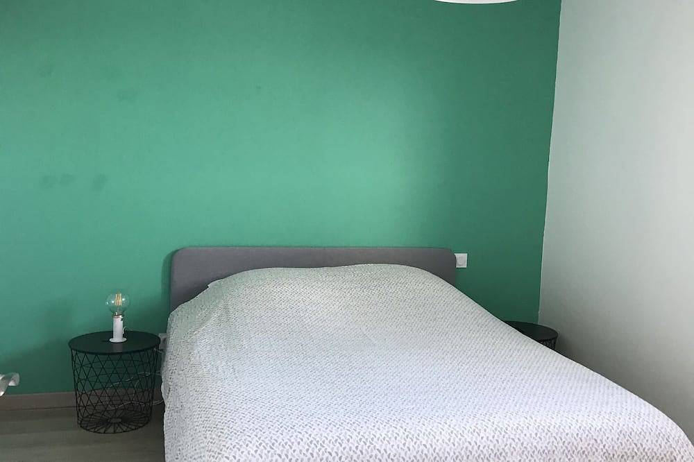 Contemporary detached house with private pool, close to the sea. in Sauvian, Côte d'Améthyste