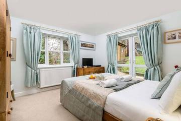 Glamping for 11 People in Fordingbridge, New Forest National Park, Photo 3