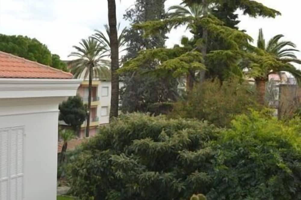 Entire apartment, 'Casa Grandis' charm in the heart of Bordighera in Bordighera, Riviera di Ponente