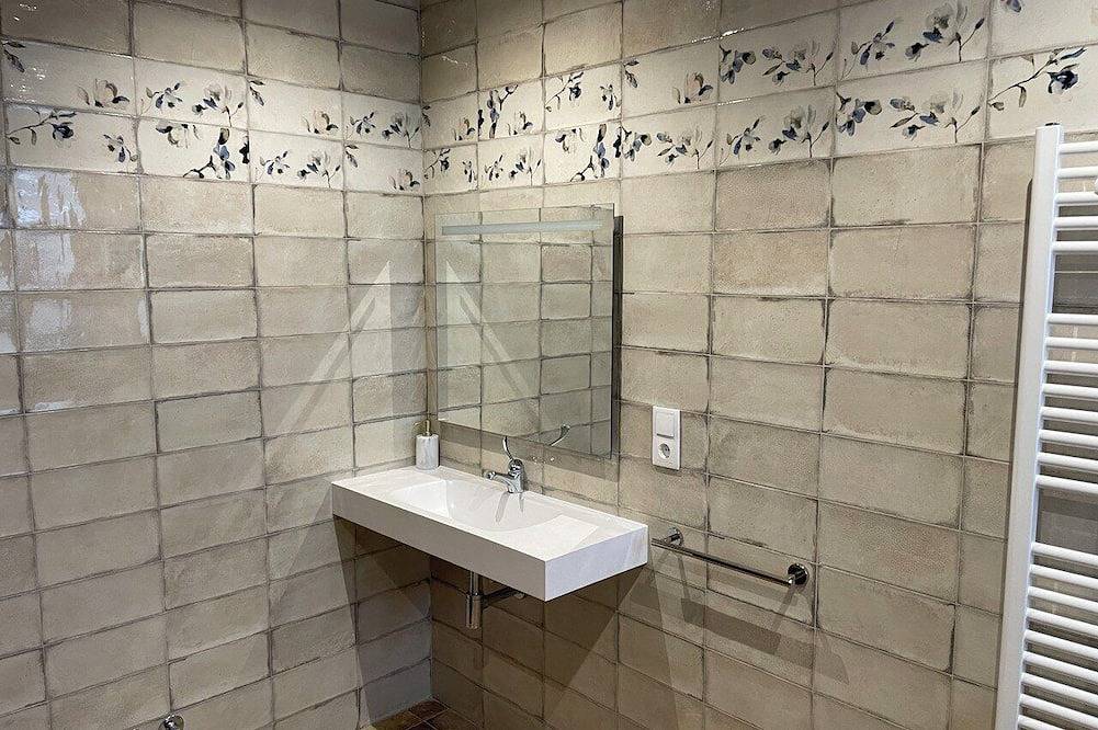 Entire apartment, La Curtia Del Neto; ideal for families, 1 km from the beach of Porcía, El Franco in El Franco, Costa Verde (Spain)