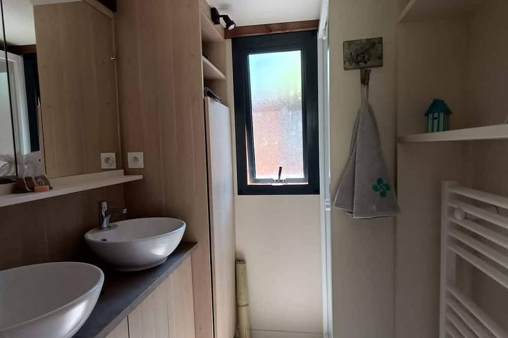 Chalet en bois de 35m2 avec 3 chambres et une terrasse de 17m2 in Onesse-Laharie, Landes