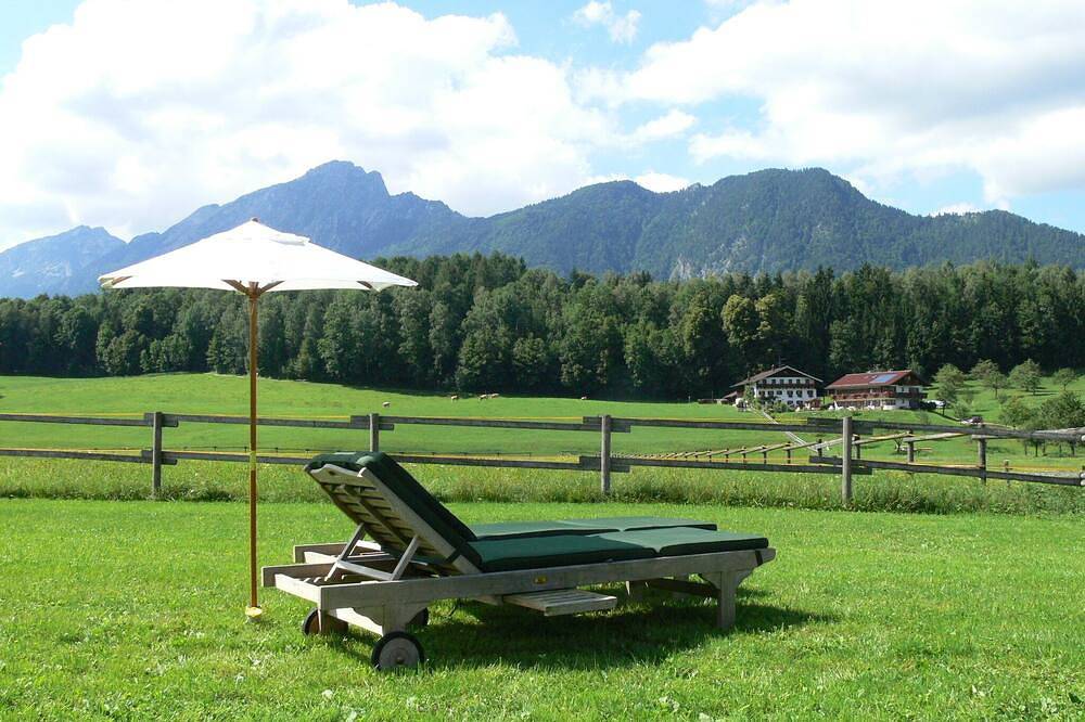 Ganze Wohnung, Hideaway für zwei mit traumhaften Alpenblick in der Nähe von Salzburg in Bayerisch Gmain, Bayerische Alpen