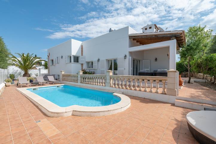 Villa "Luca" with Pool, Garden, Terrace, A/C & Wi-Fi in Cala d'Or, Santanyí