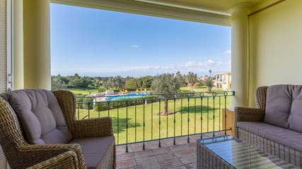 Ferienwohnung für 2 Personen, mit Pool und Balkon in Lagoa
