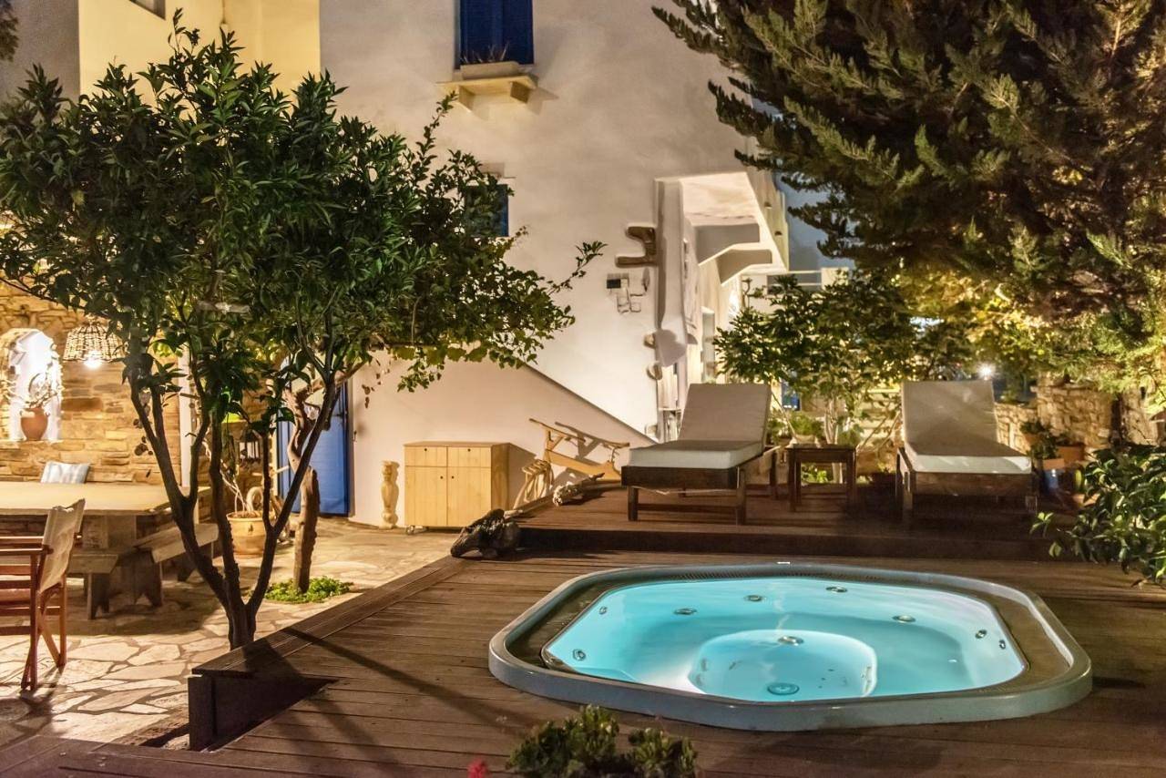 Vincenzo Family Rooms in Tinos