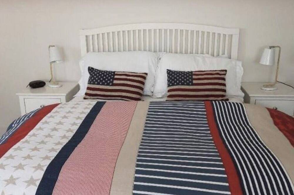 Irish Open/Ryder Cup ideal property, sleeps 10 Modern, spacious and private. in Ennistimon, County Clare