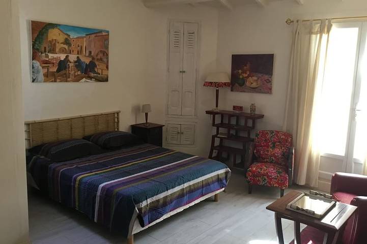 140m2 artist's house near Arles in Fontvieille, Region de Arles