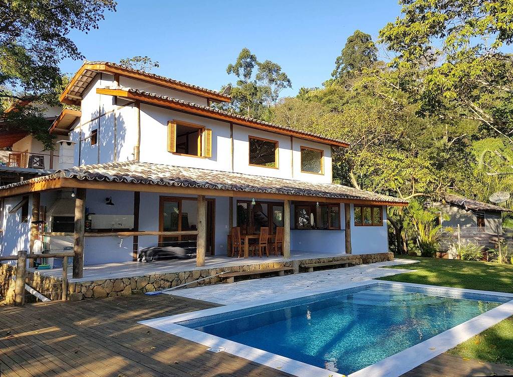 Schönes Haus in Piúva für bis zu 10 Personen 600 Meter vom Strand Ilha das Cabras entfernt. in Cambaquara, Ilhabela