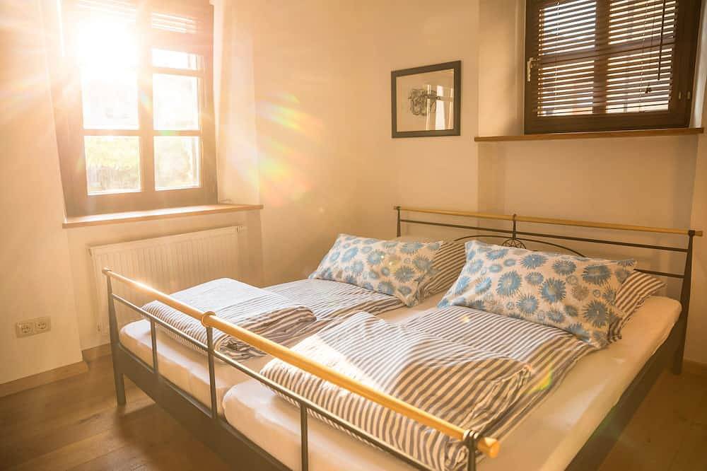 Ganze Wohnung, Gemütliche Ferienwohnung (84 qm) mit Kachelofen und einzigartigem Ambiente in Deggendorf, Ostbayern