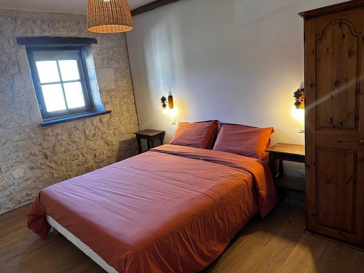Cottage pour 2 personnes, avec vue ainsi que piscine et jardin, animaux acceptés à Nieul-le-Virouil