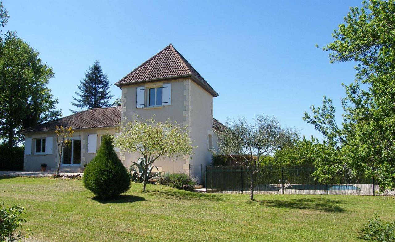 Four-Bedroom Holiday Home in Brignac-la-Plaine, Région de Brive-la-Gaillarde