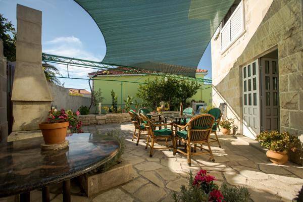 Villa pour 8 personnes, avec vue ainsi que jardin et piscine à Sumartin - 4