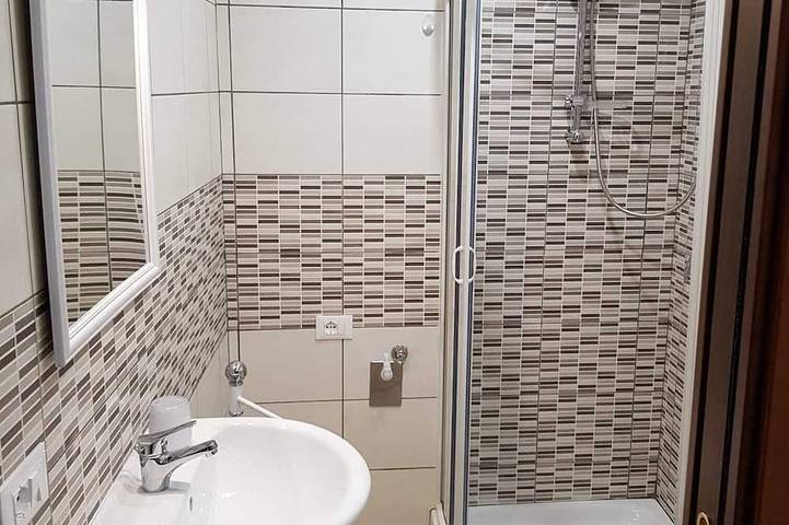 Appartement entier, Newly renovated furnished studio apartment in the Center of funds Lt in Fondi, Province de Latina