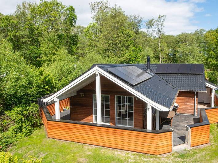 Ferienhaus für 8 Personen, mit Whirlpool und Terrasse sowie Garten