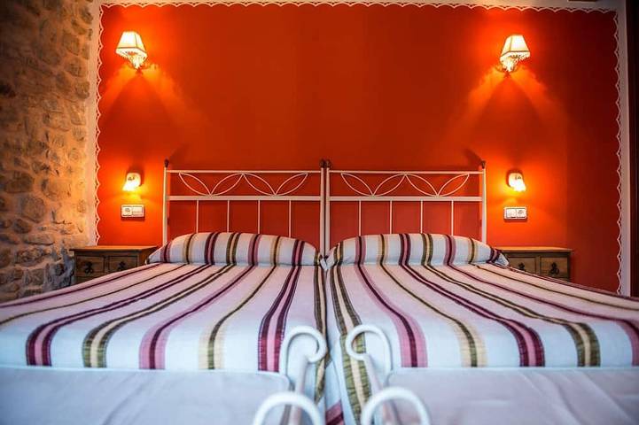 Gîte pour 8 personnes, avec jardin et balcon à Arén - 2