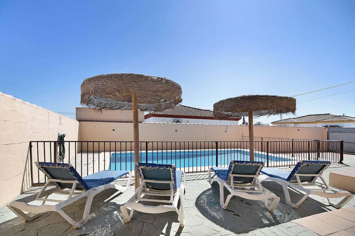 Casa de Férias "La Arbolada, Chalet Chiclana" com Piscina Privada e Wi-Fi in Pago del Humo, Chiclana de la Frontera